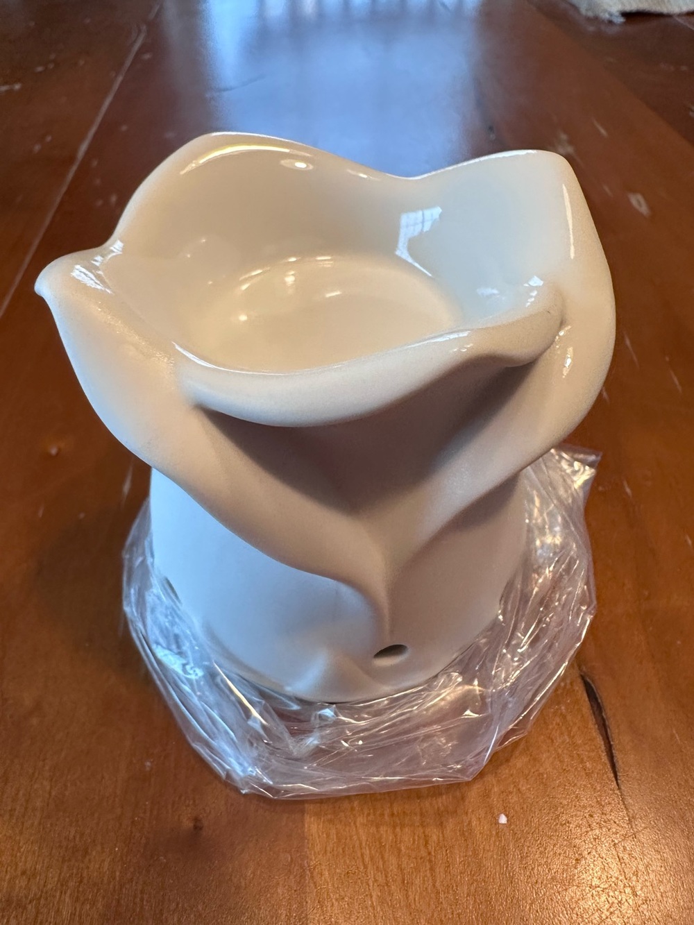 New Scentsy Tea Rose Ceramic Wax Warmer